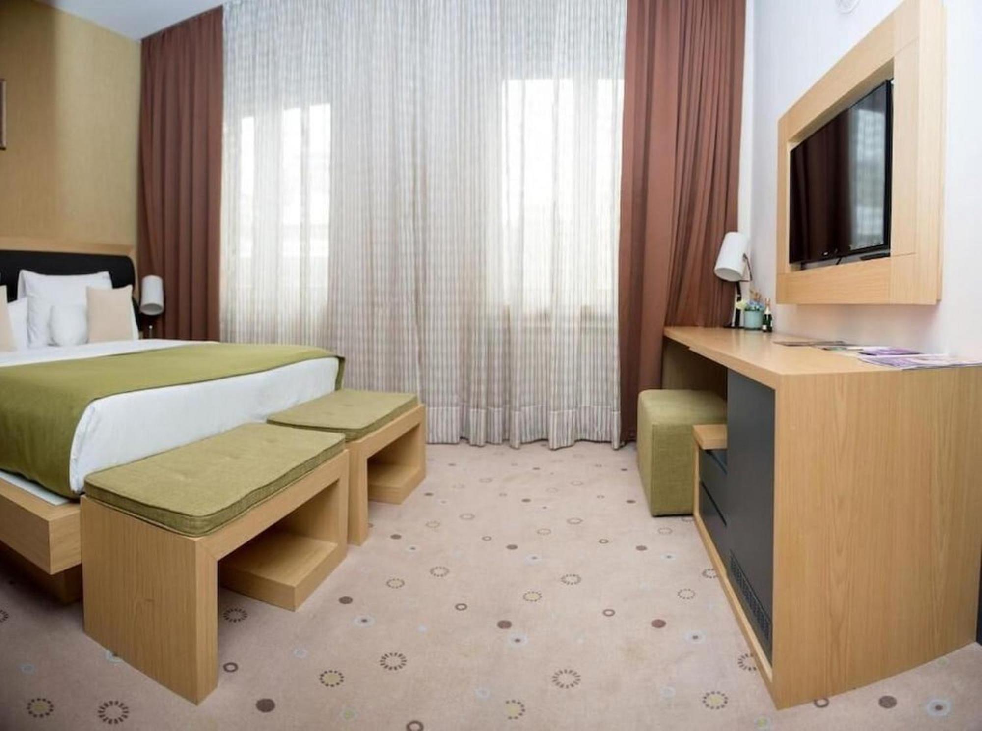 Atera Business Suites Belgrade Room photo